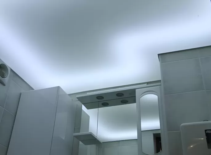 Натяжные потолки в ванную комнату